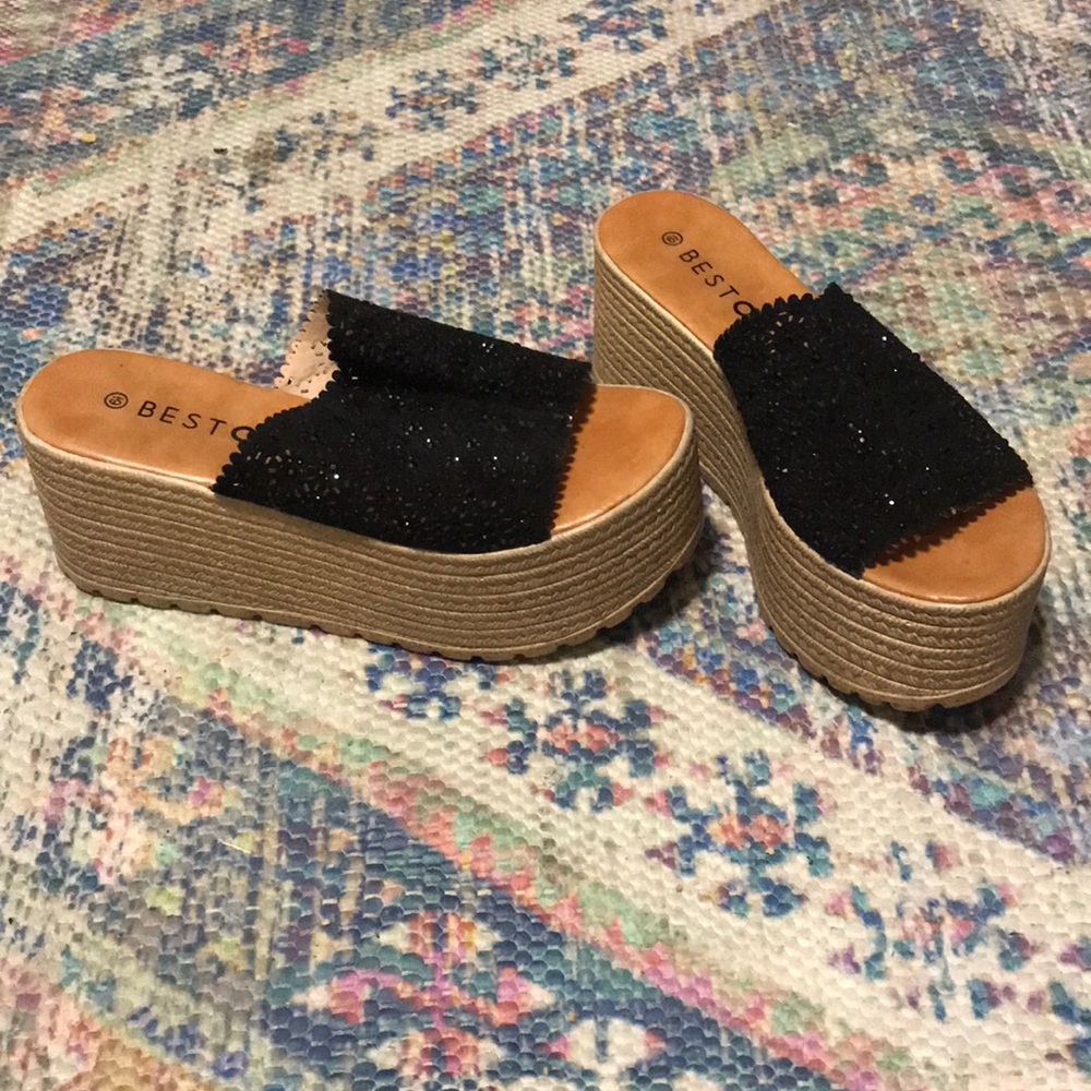 Black Flatform Sandal